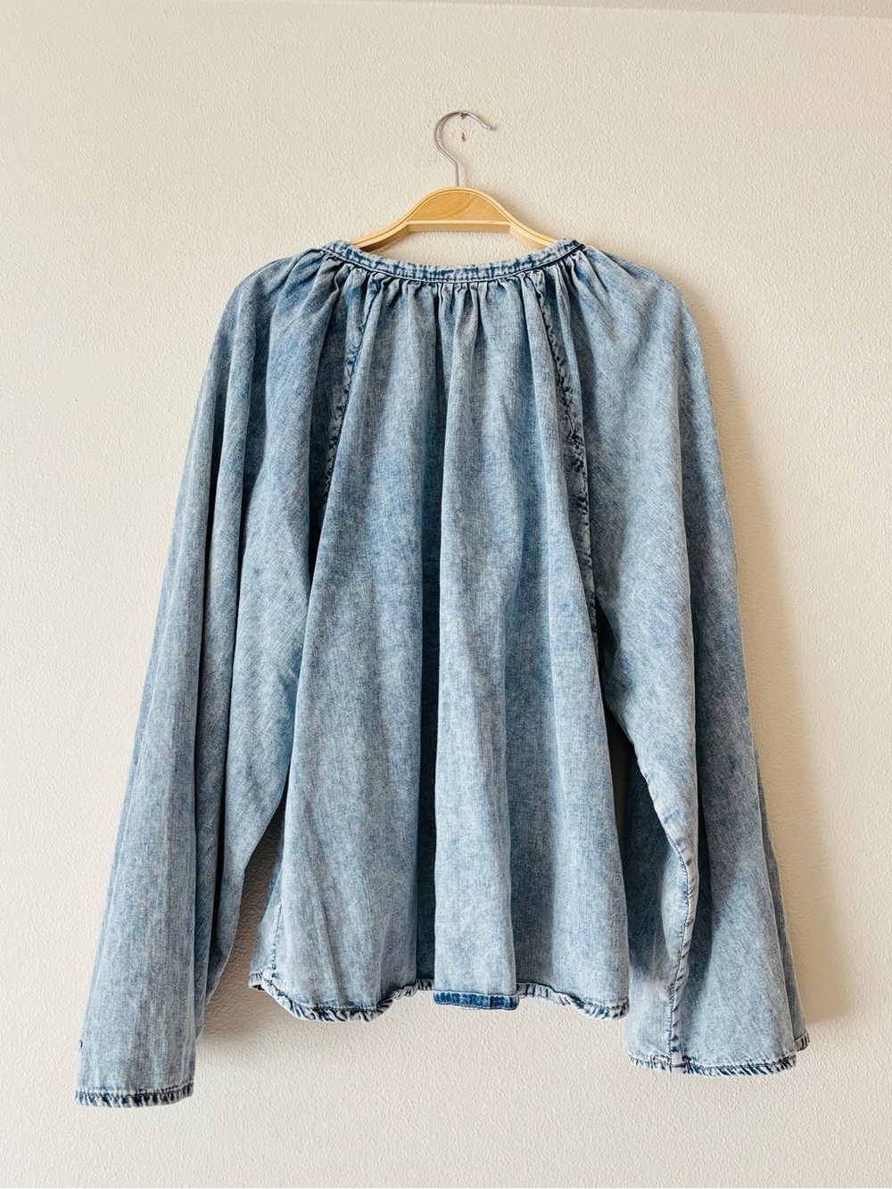 Frame Gathered Cotton and Linen Blue Washed Denim Boho Flowy Top Size Medium - Picture 5 of 9